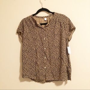 NWT Old Navy animal print short sleeve top button